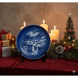 2003 7" Royal Copenhagen Christmas Plate "Season Greetings"